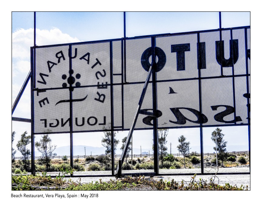 Ten From Spain 3 : Transparent&nbsp;Signs